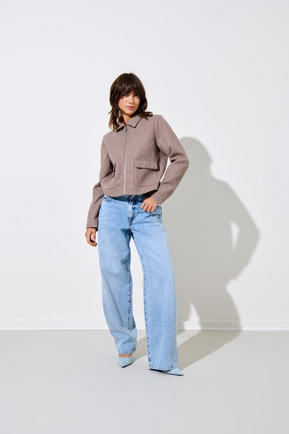 model_shot-front
